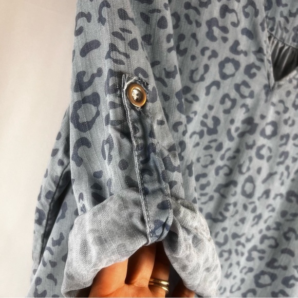 Philosophy Womans Tunic Flowy Roll Tab SIve Blue V Neck Denim Lepord Print XL - Picture 8 of 13